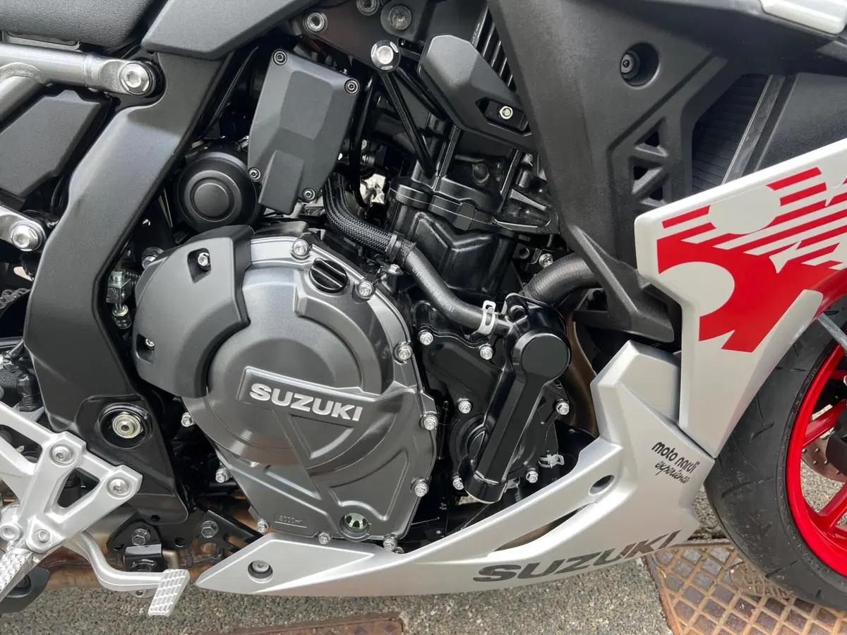Suzuki GSX-8R (2024 - 26) (16)