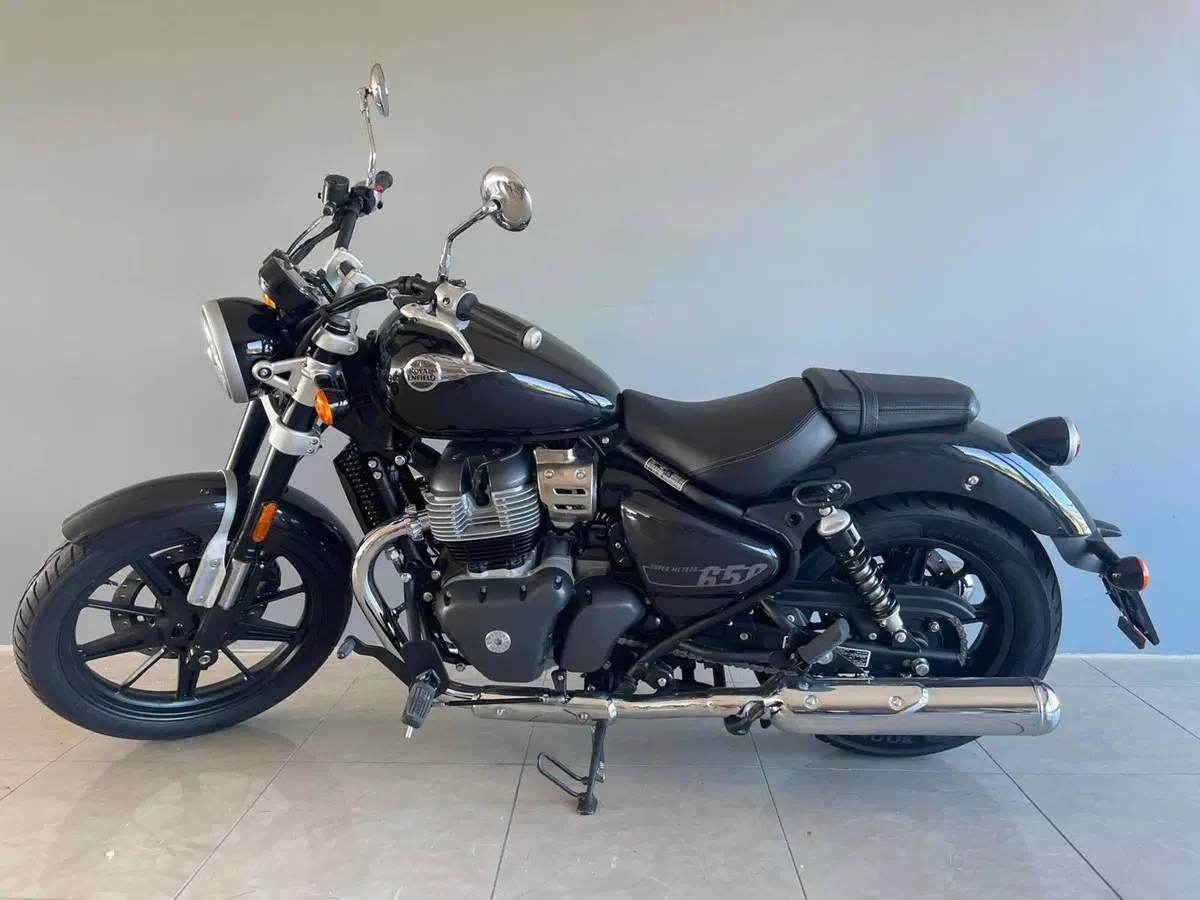 Royal Enfield Super Meteor 650 (2023 - 26) (2)