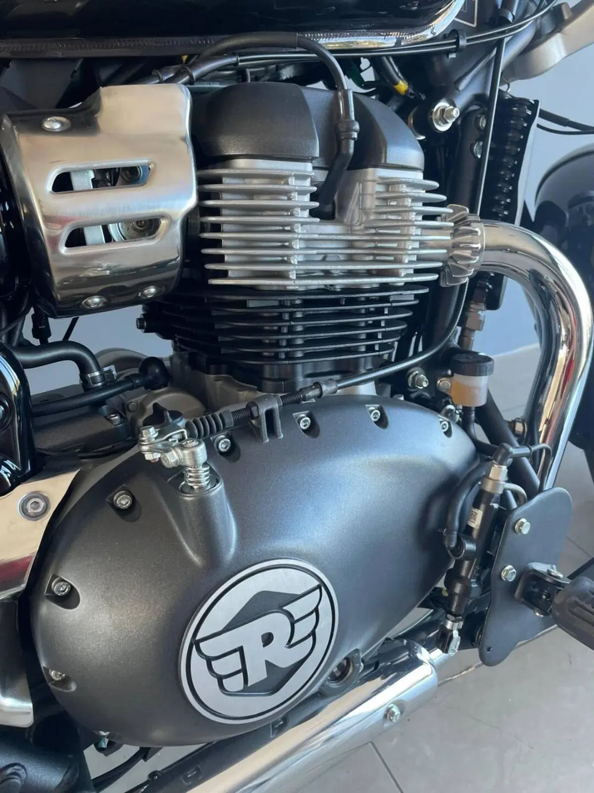 Royal Enfield Super Meteor 650 (2023 - 26) (4)