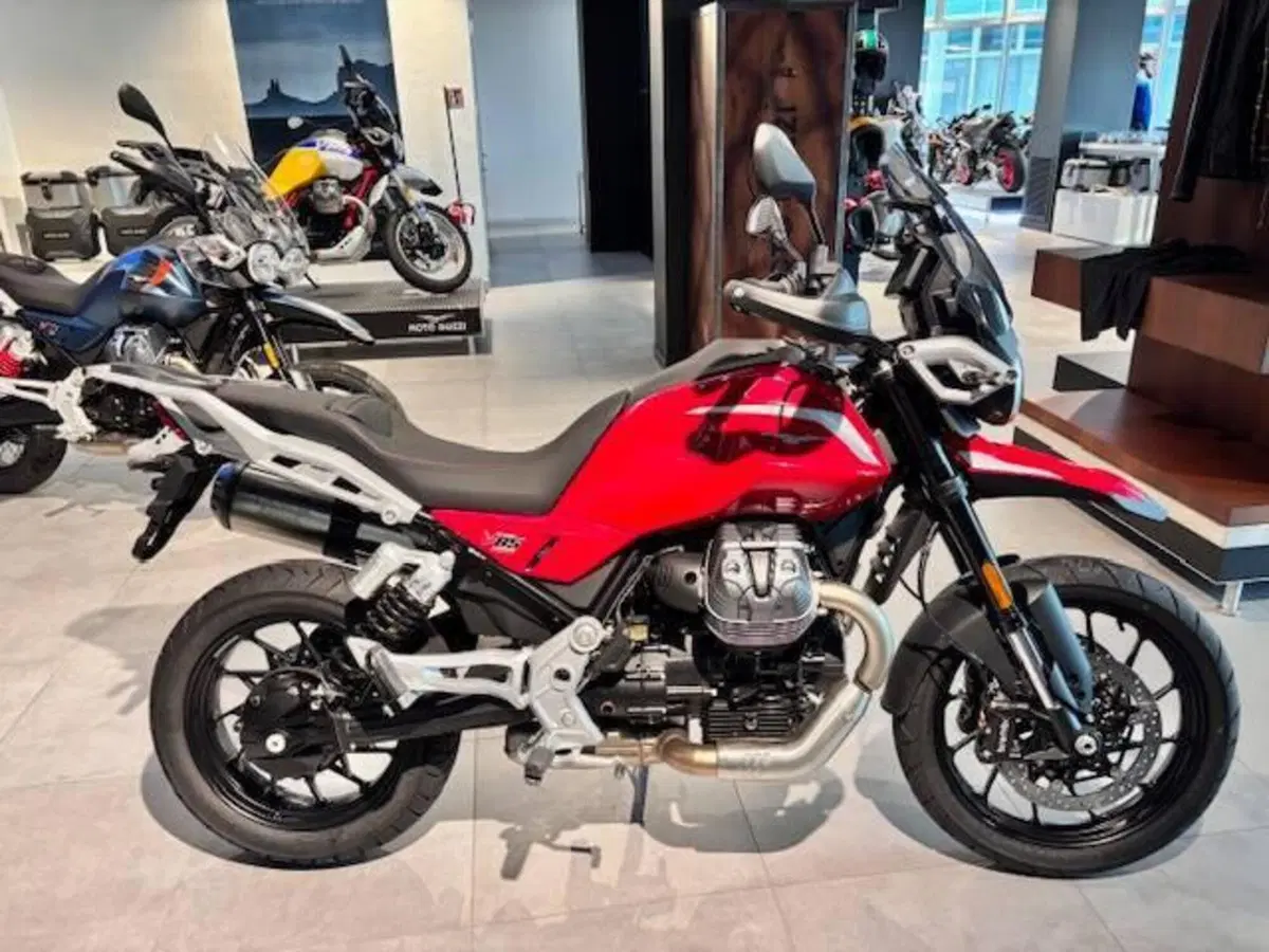 Moto Guzzi V85 Strada (2024 - 26)