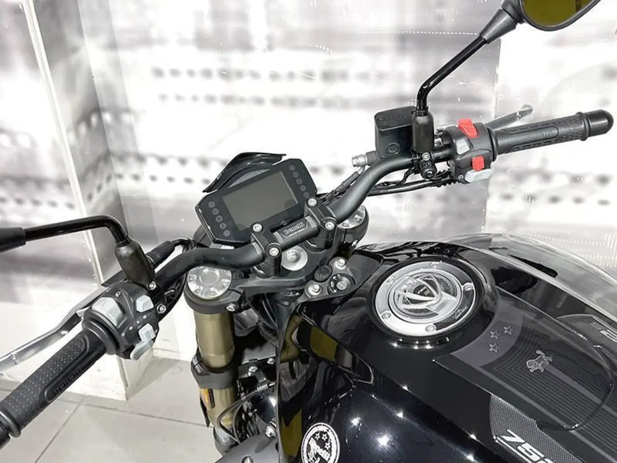 Benelli 752 S (2022 - 25) (9)