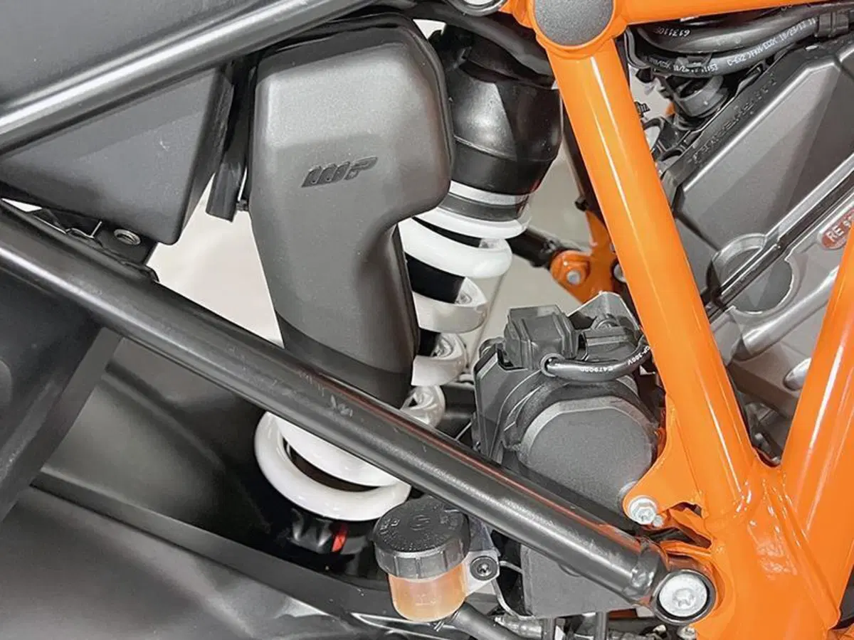 KTM 1290 Super Duke GT (2021 - 25) (4)