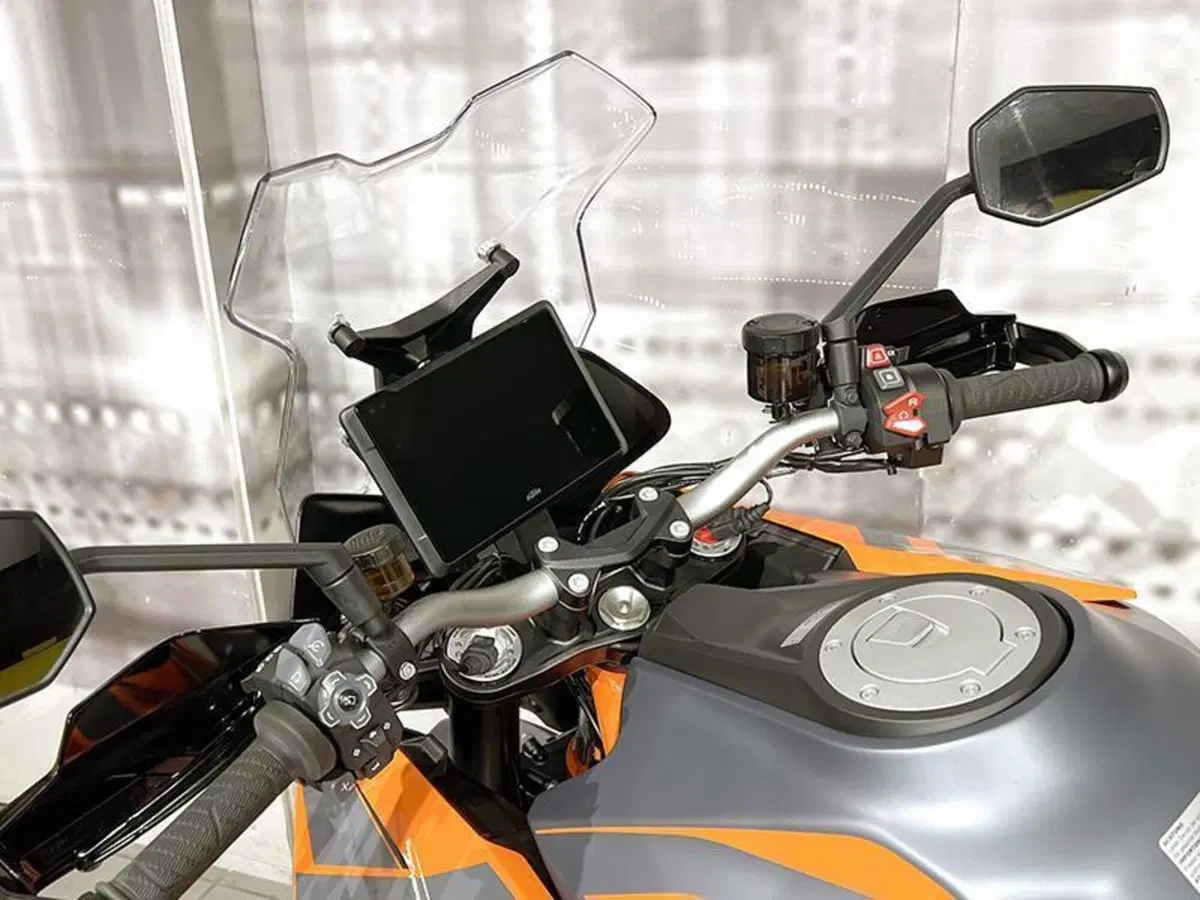 KTM 1290 Super Duke GT (2021 - 25) (6)
