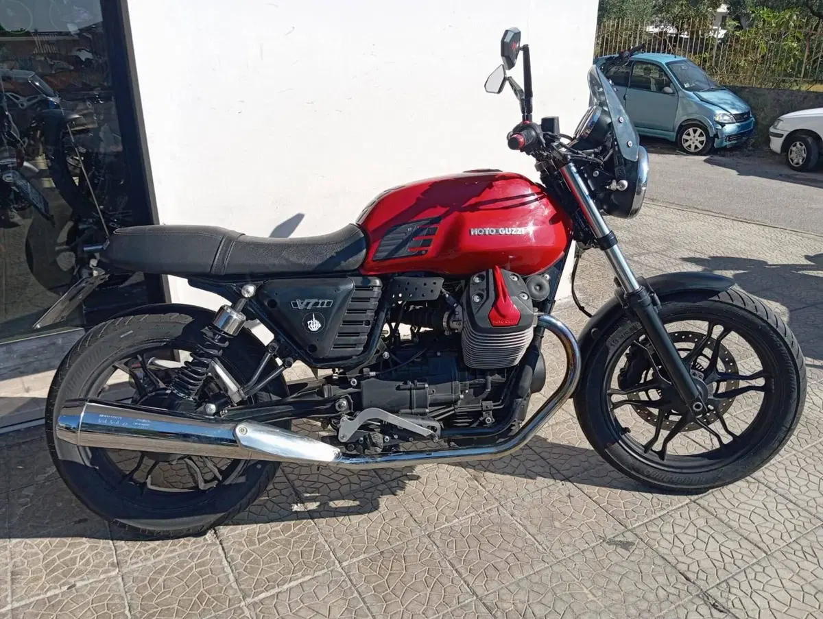 Moto Guzzi V7 II Stone (2015 - 17)