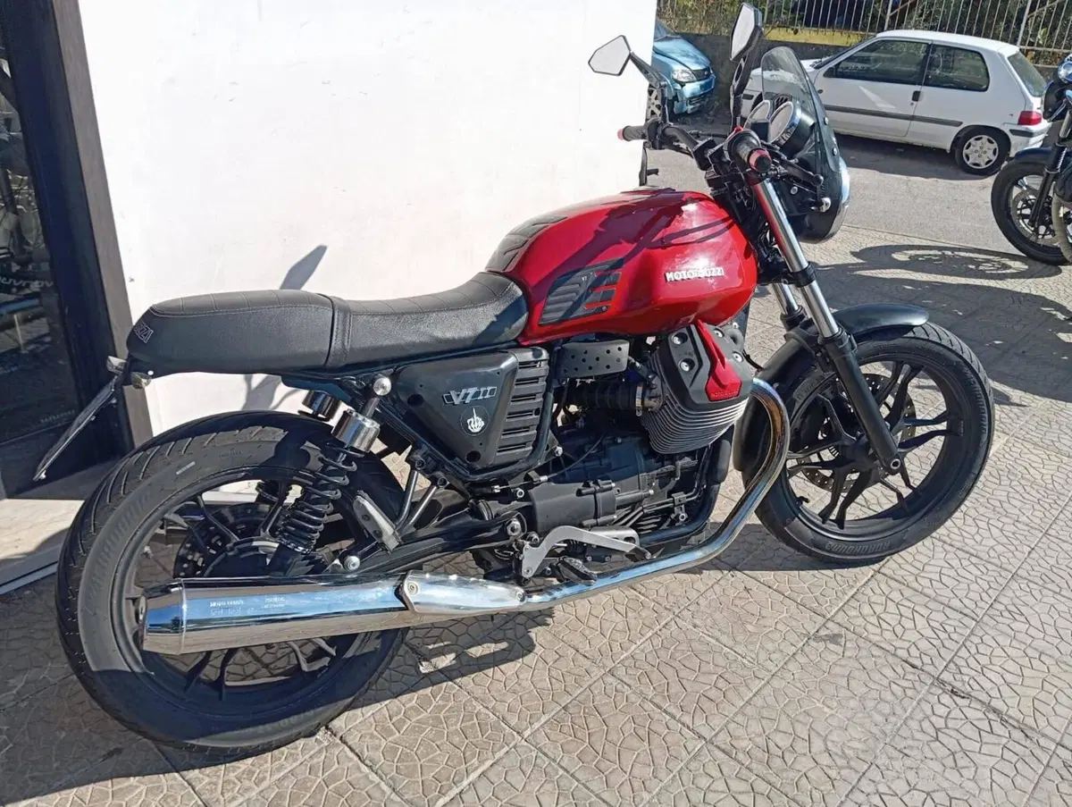 Moto Guzzi V7 II Stone (2015 - 17) (5)