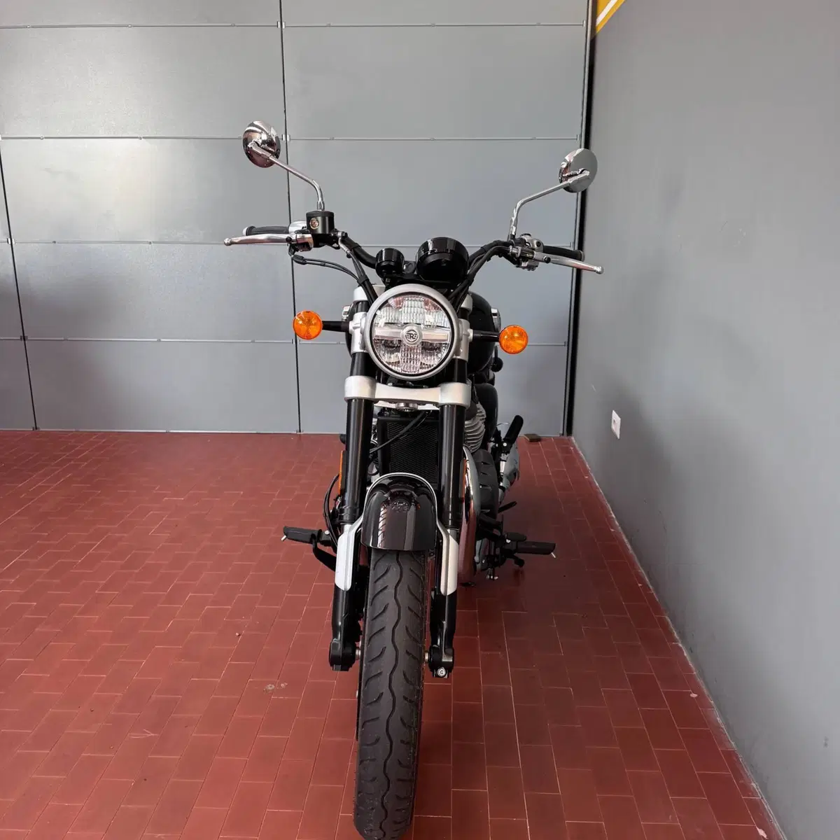 Royal Enfield Super Meteor 650 (2023 - 26) (3)
