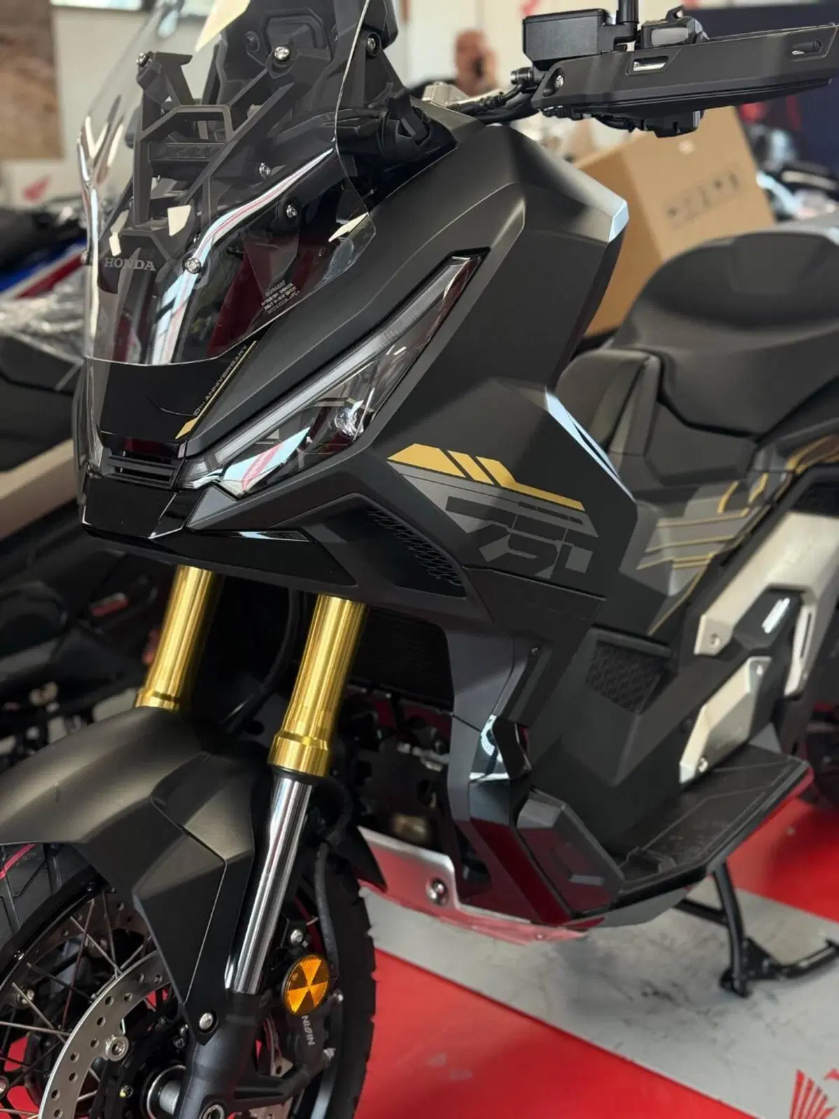 Honda X-ADV 750 Special Edition (2026 - 27) (2)
