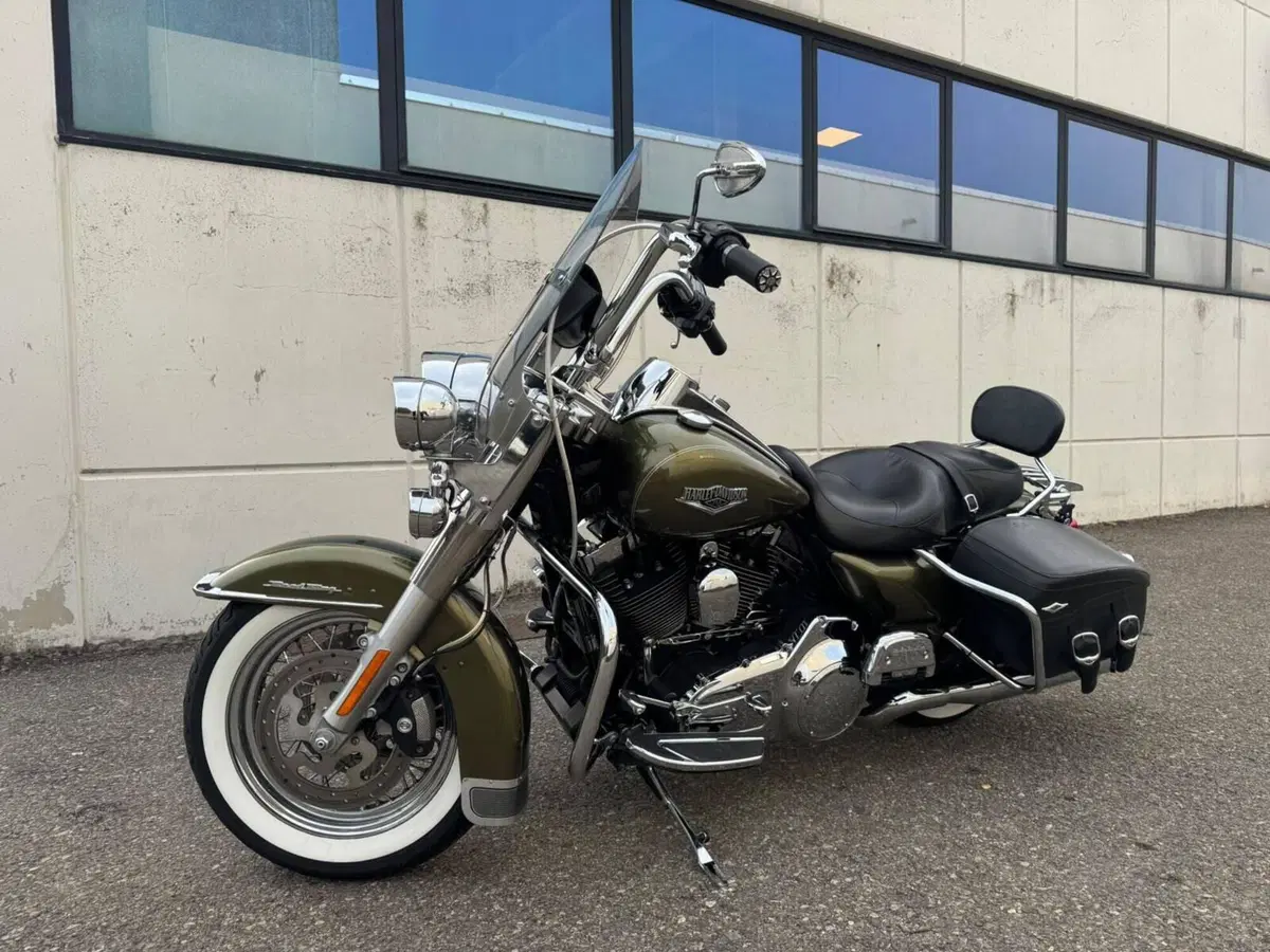 Harley-Davidson 1690 Road King (2013 - 16) - FLHR (4)