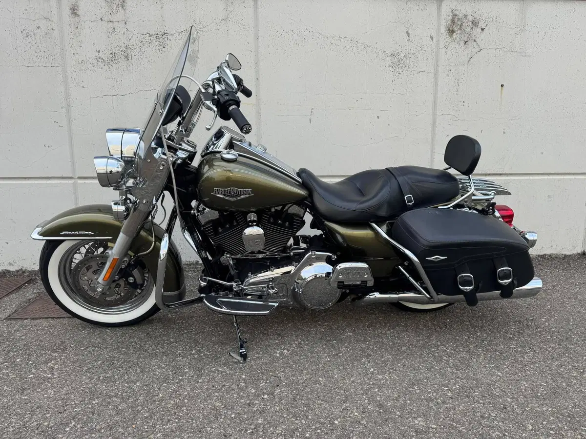 Harley-Davidson 1690 Road King (2013 - 16) - FLHR (2)