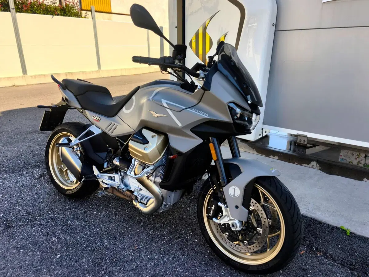 Moto Guzzi V100 Mandello Aviazione Navale (2023 - 24) (3)