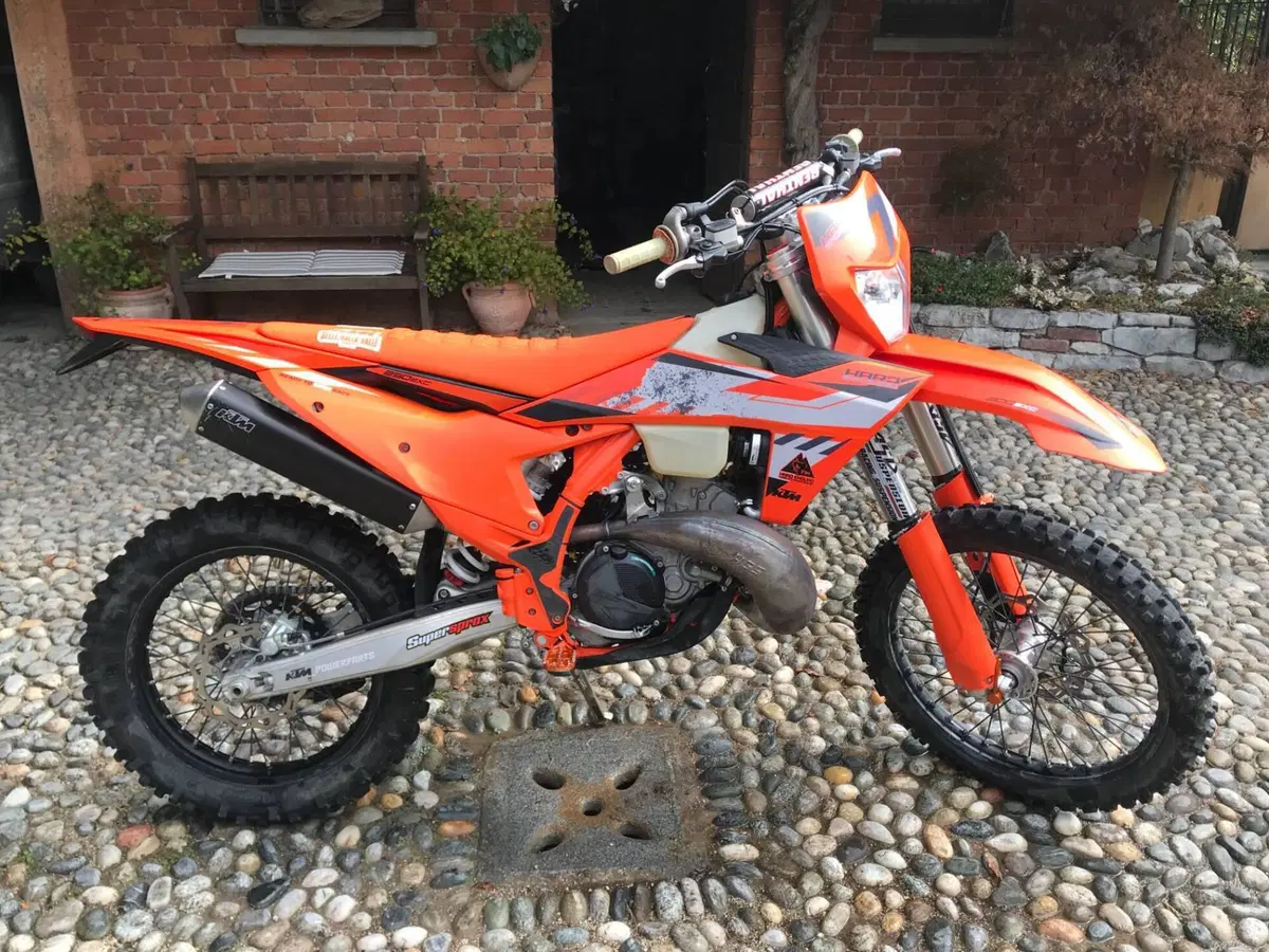 KTM 250 EXC Champion Edition (2025) (2)