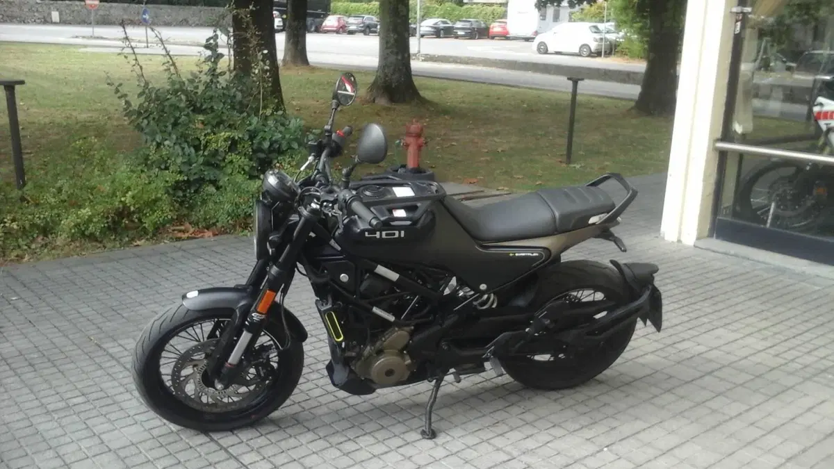 Husqvarna Svartpilen 401 (2021 - 23) (2)