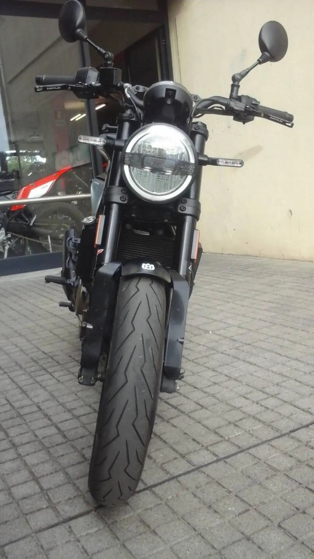 Husqvarna Svartpilen 401 (2021 - 23) (3)