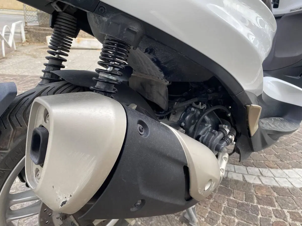 Piaggio Beverly 300 ABS-ASR (2021 - 25) (5)