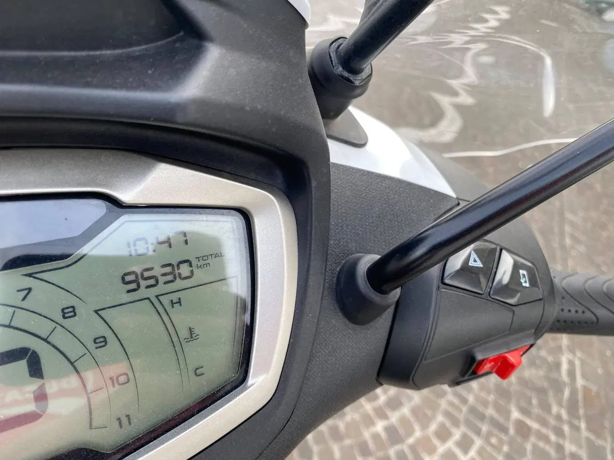 Piaggio Beverly 300 ABS-ASR (2021 - 25) (3)