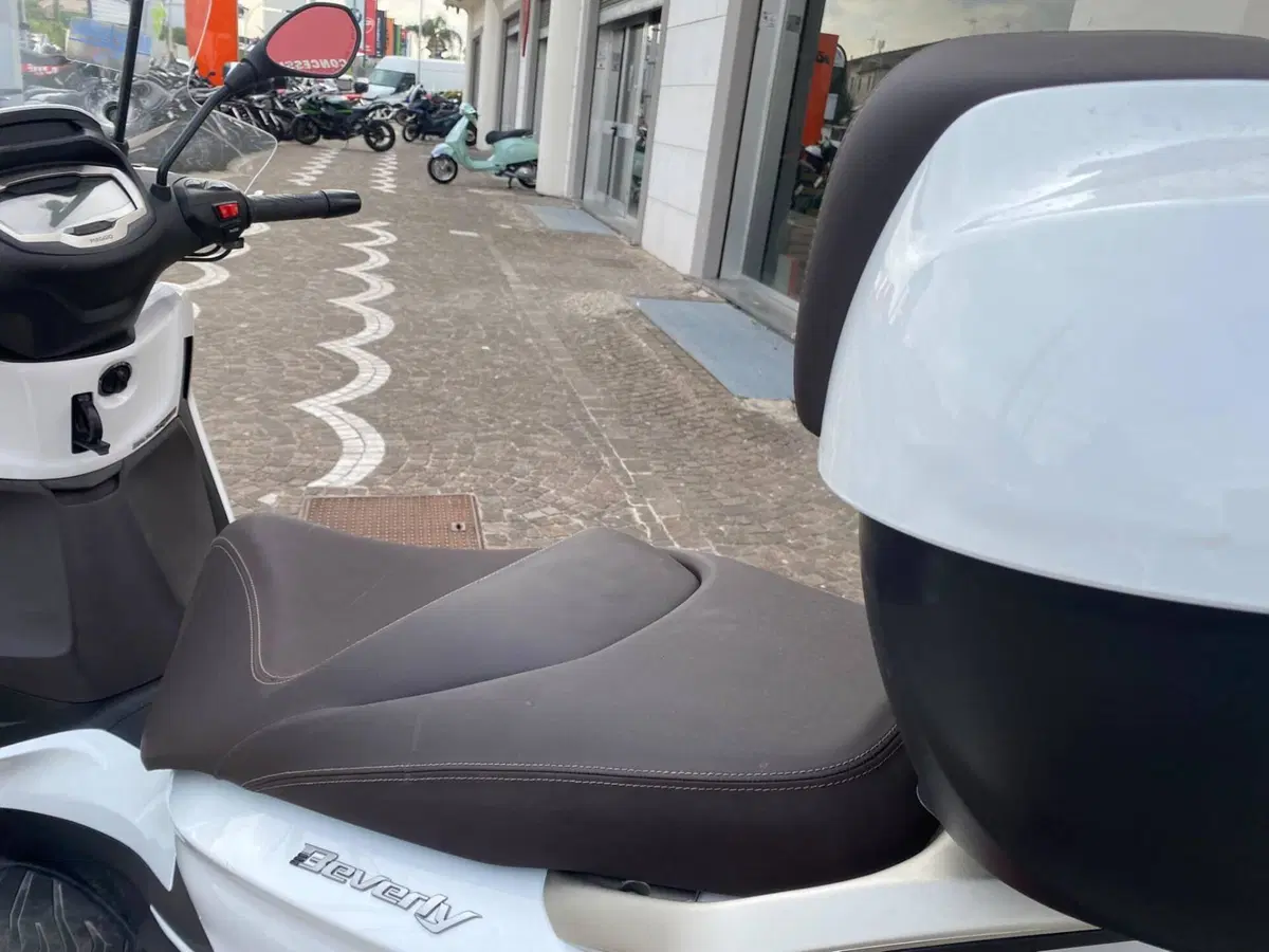 Piaggio Beverly 300 ABS-ASR (2021 - 25) (7)