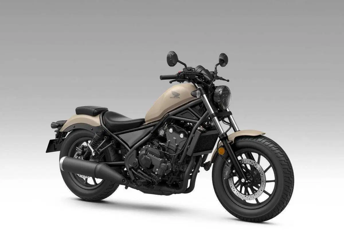 Honda Rebel 2027: la 500 diventa solo E-Clutch, nuove colorazioni per la 1100 (3)