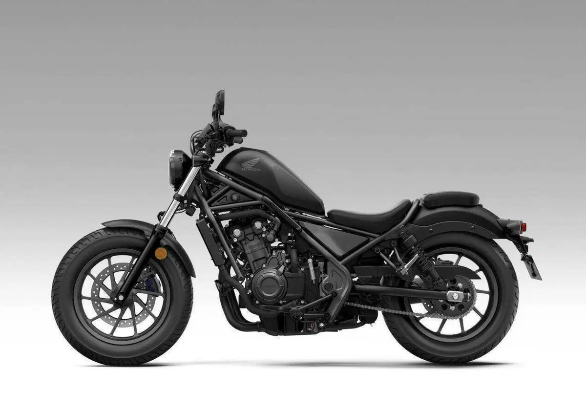 Honda Rebel 2027: la 500 diventa solo E-Clutch, nuove colorazioni per la 1100 (19)
