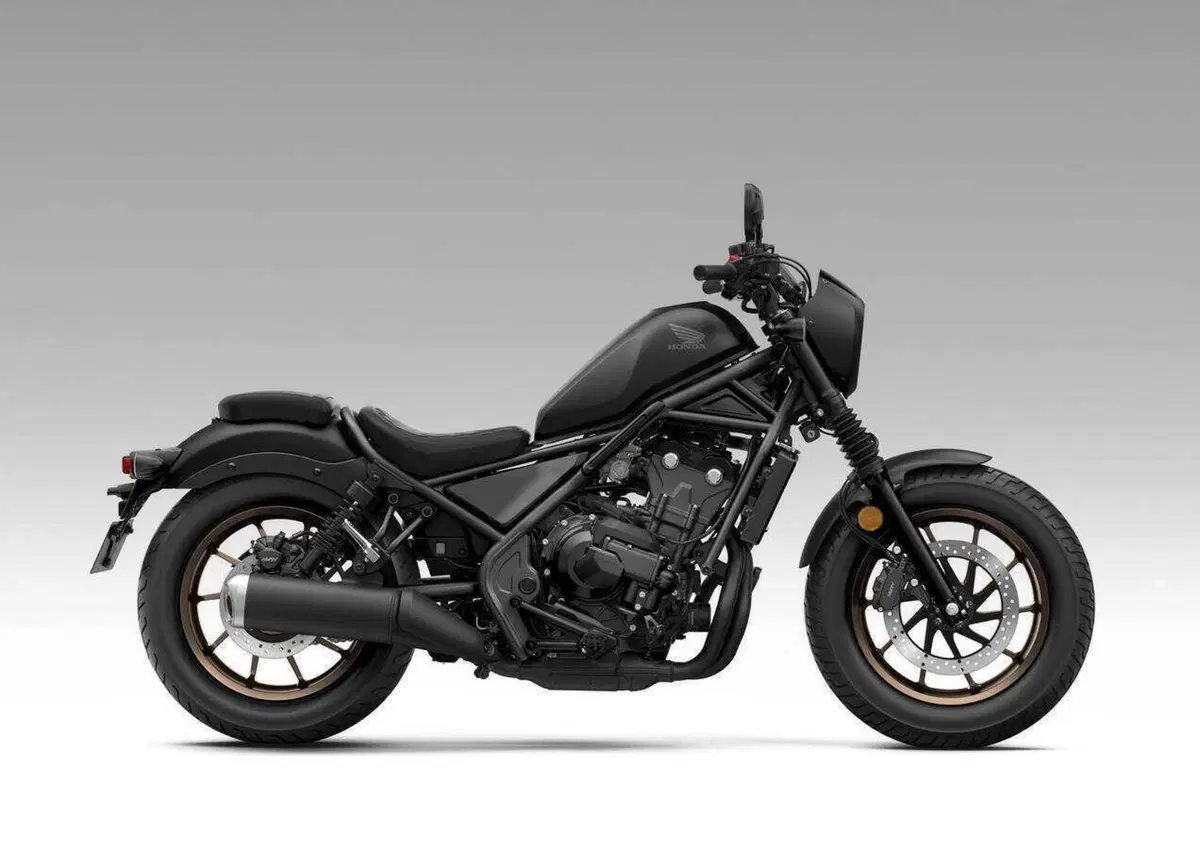 Honda Rebel 2027: la 500 diventa solo E-Clutch, nuove colorazioni per la 1100 (24)