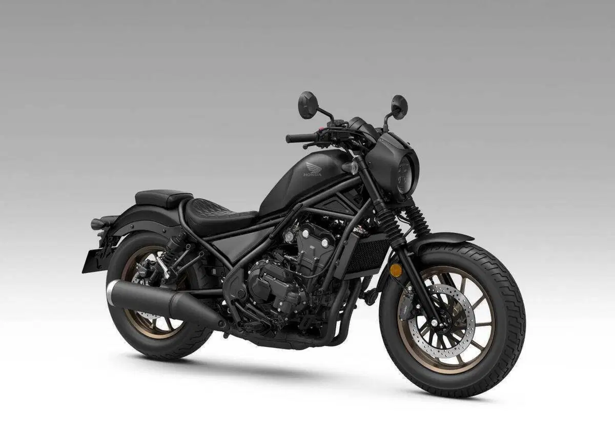 Honda Rebel 2027: la 500 diventa solo E-Clutch, nuove colorazioni per la 1100 (25)