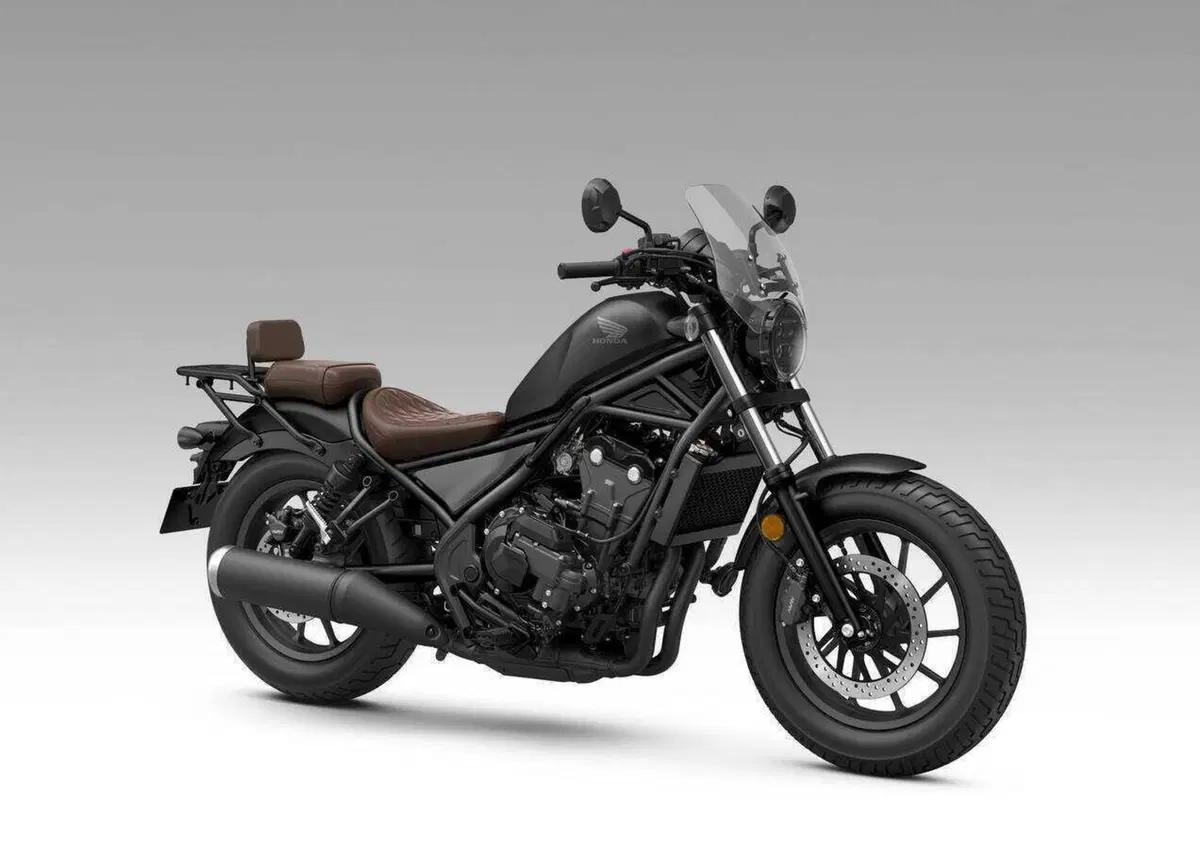 Honda Rebel 2027: la 500 diventa solo E-Clutch, nuove colorazioni per la 1100 (50)