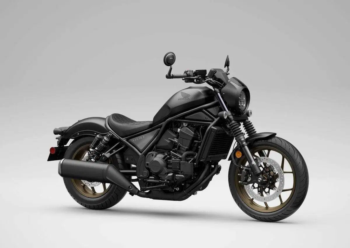 Honda Rebel 2027: la 500 diventa solo E-Clutch, nuove colorazioni per la 1100 (4)