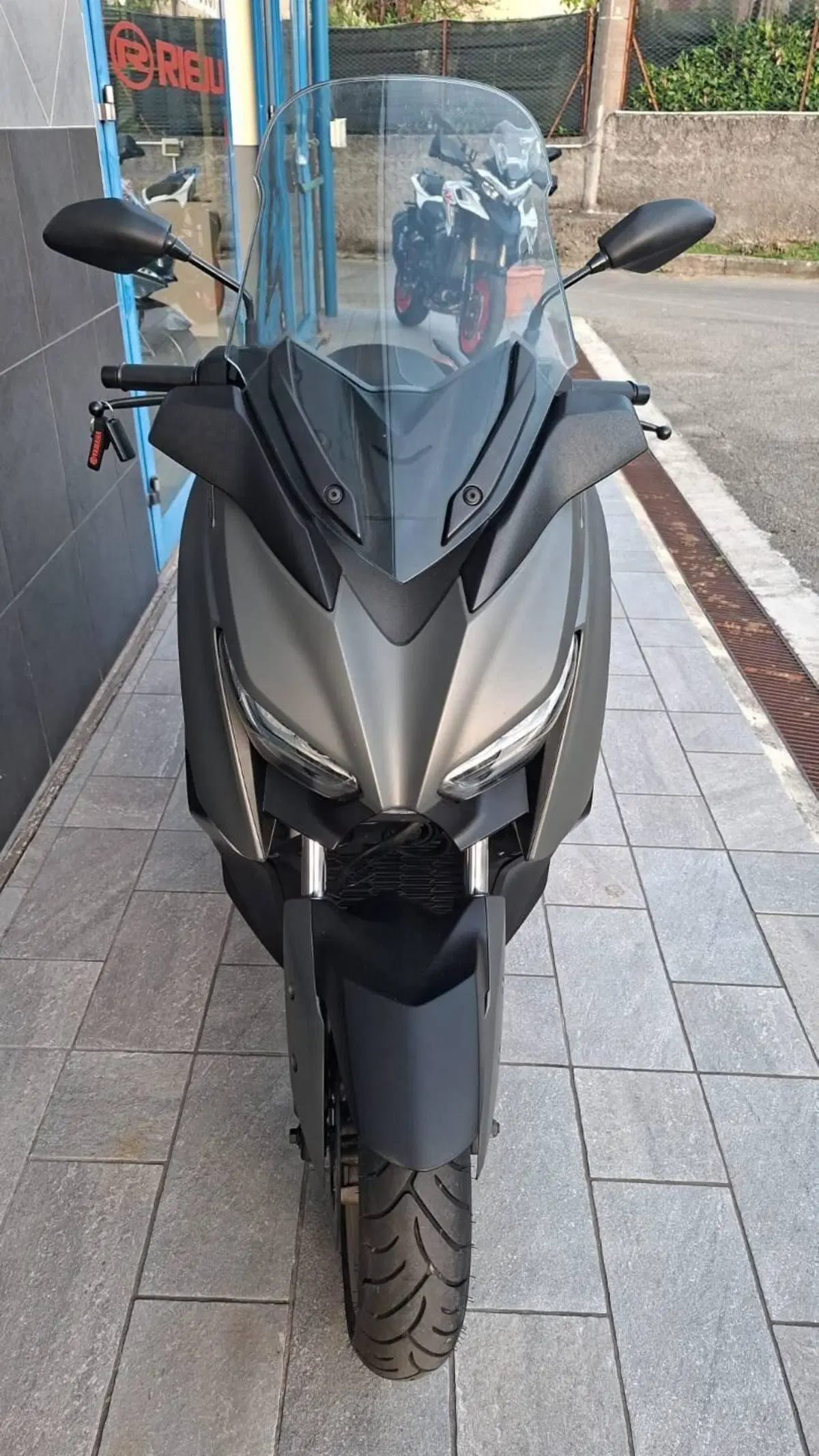 Yamaha X-Max 300 Tech Max (2020) (2)