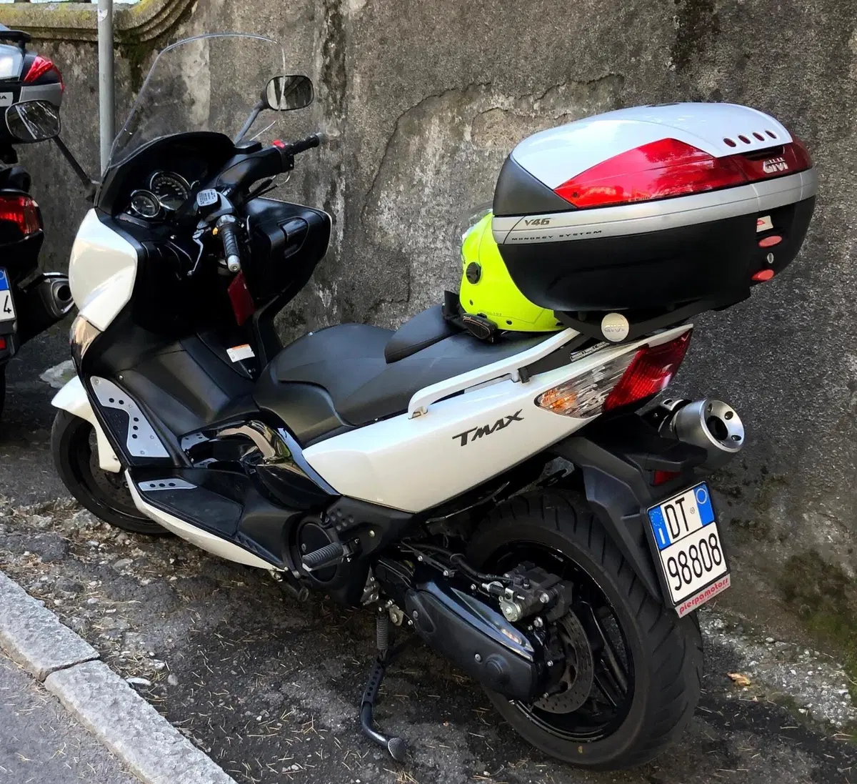 Yamaha T-Max 500 White Max (2010 - 11)