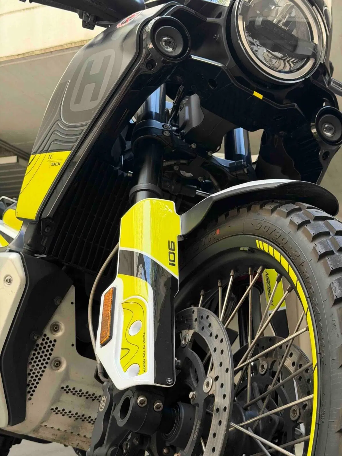 Husqvarna Norden 901 (2022 - 26) (3)