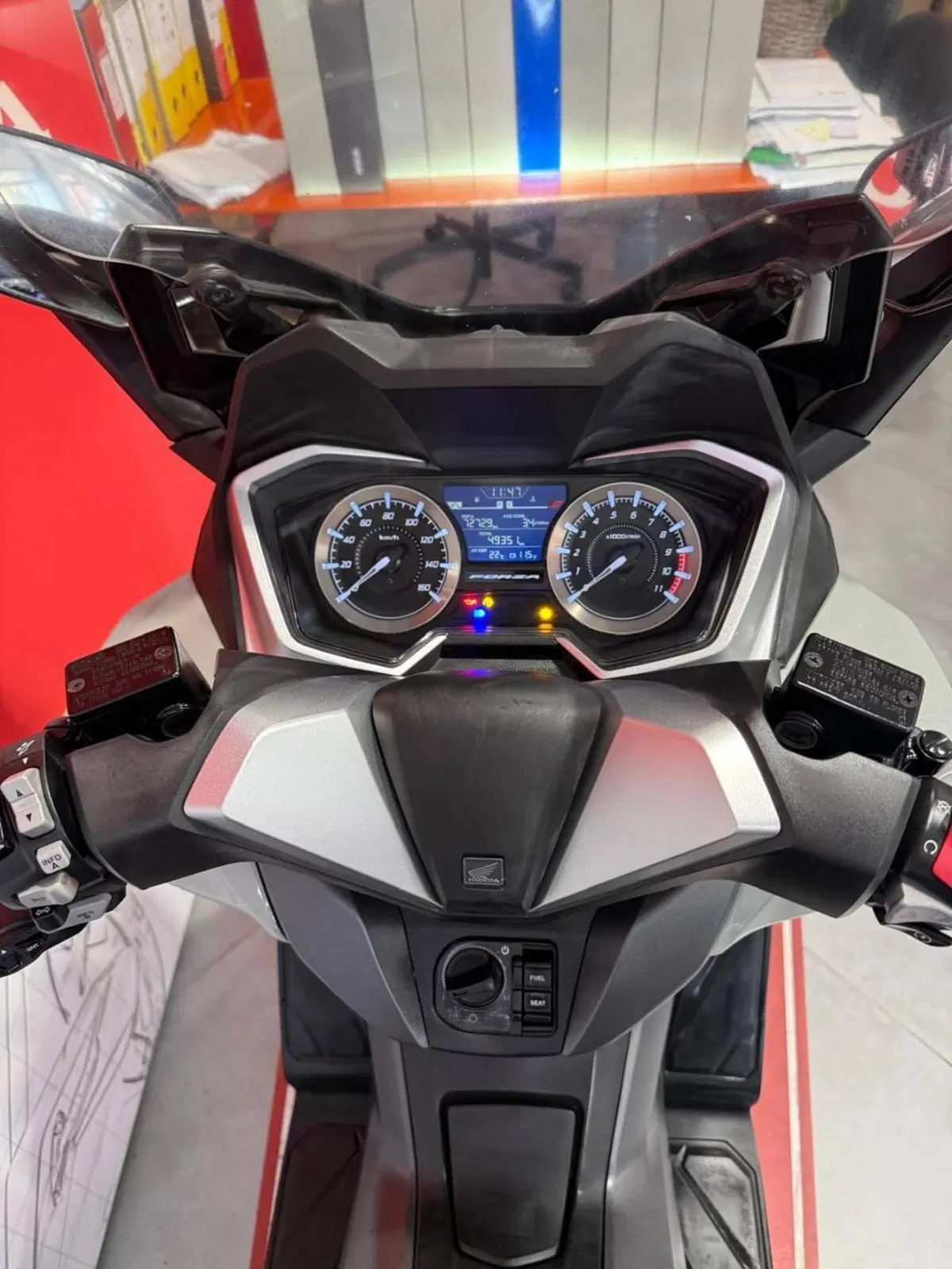 Honda Forza 350 (2022 - 24) (14)