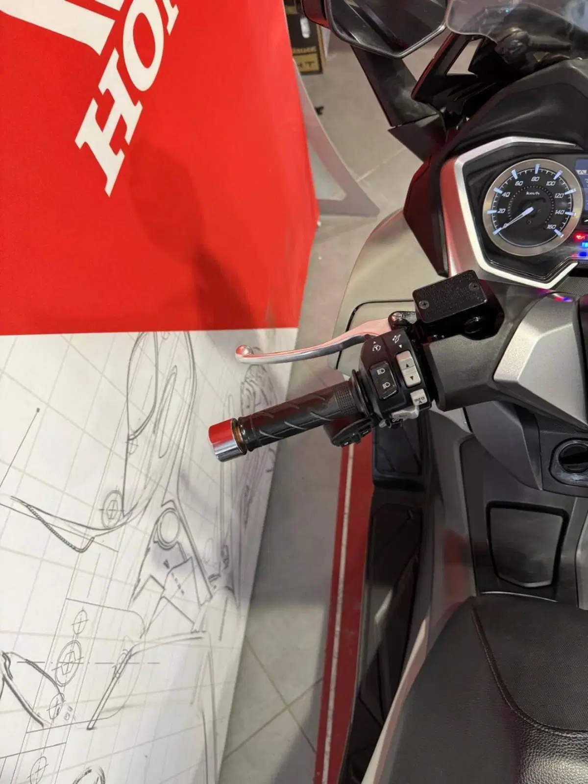 Honda Forza 350 (2022 - 24) (13)