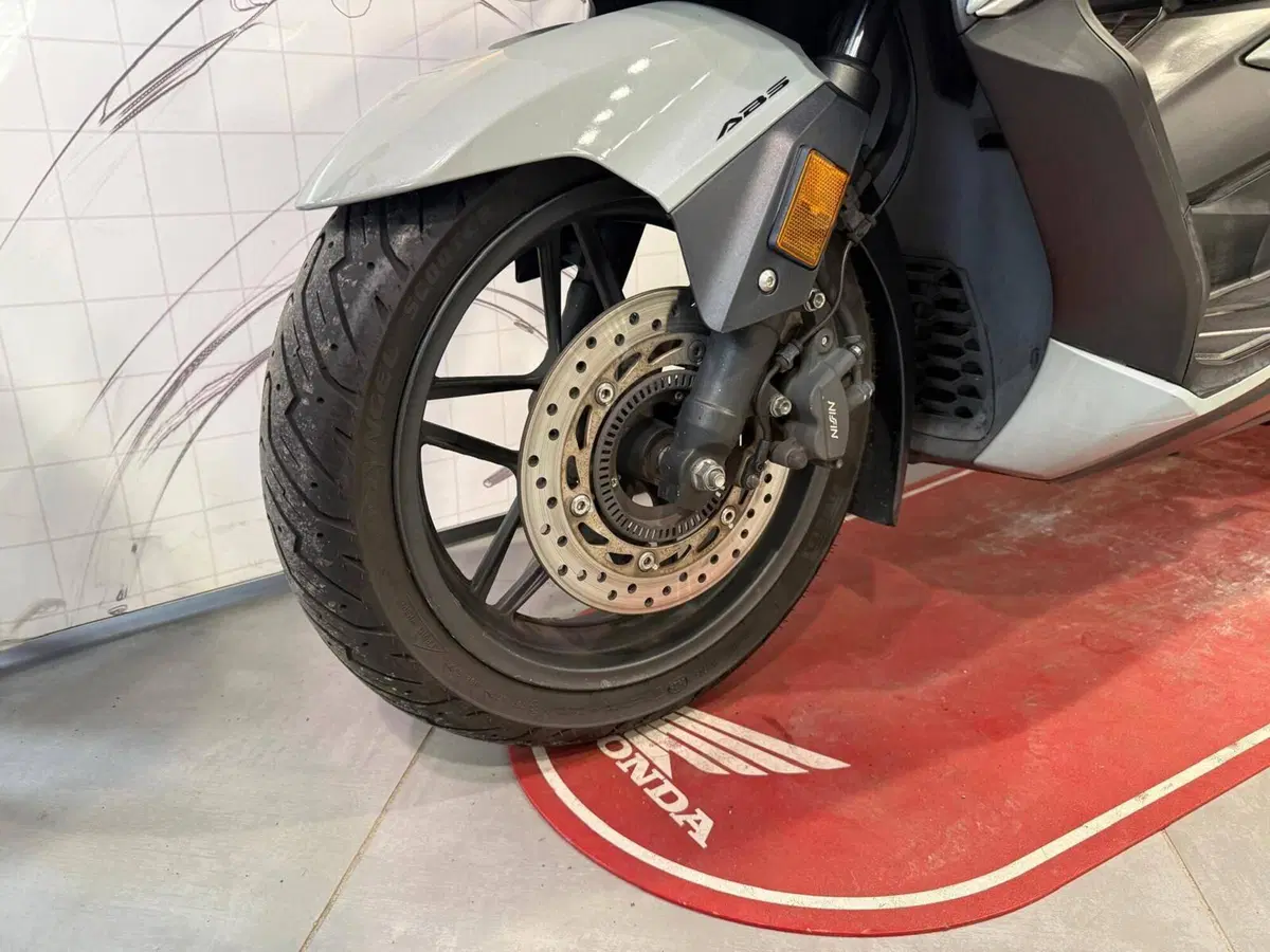 Honda Forza 350 (2022 - 24) (9)