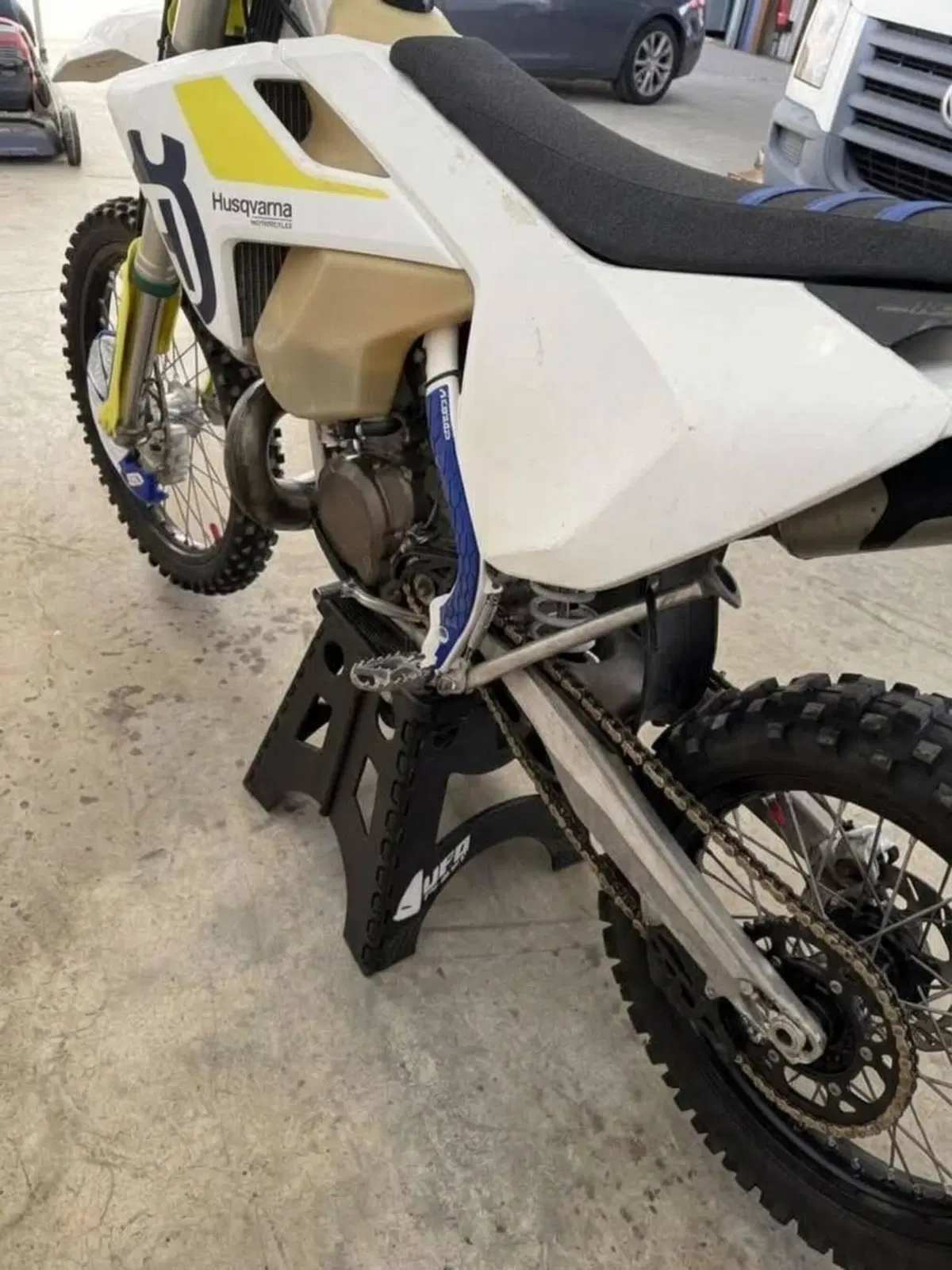 Husqvarna TE 300i (2019) (2)