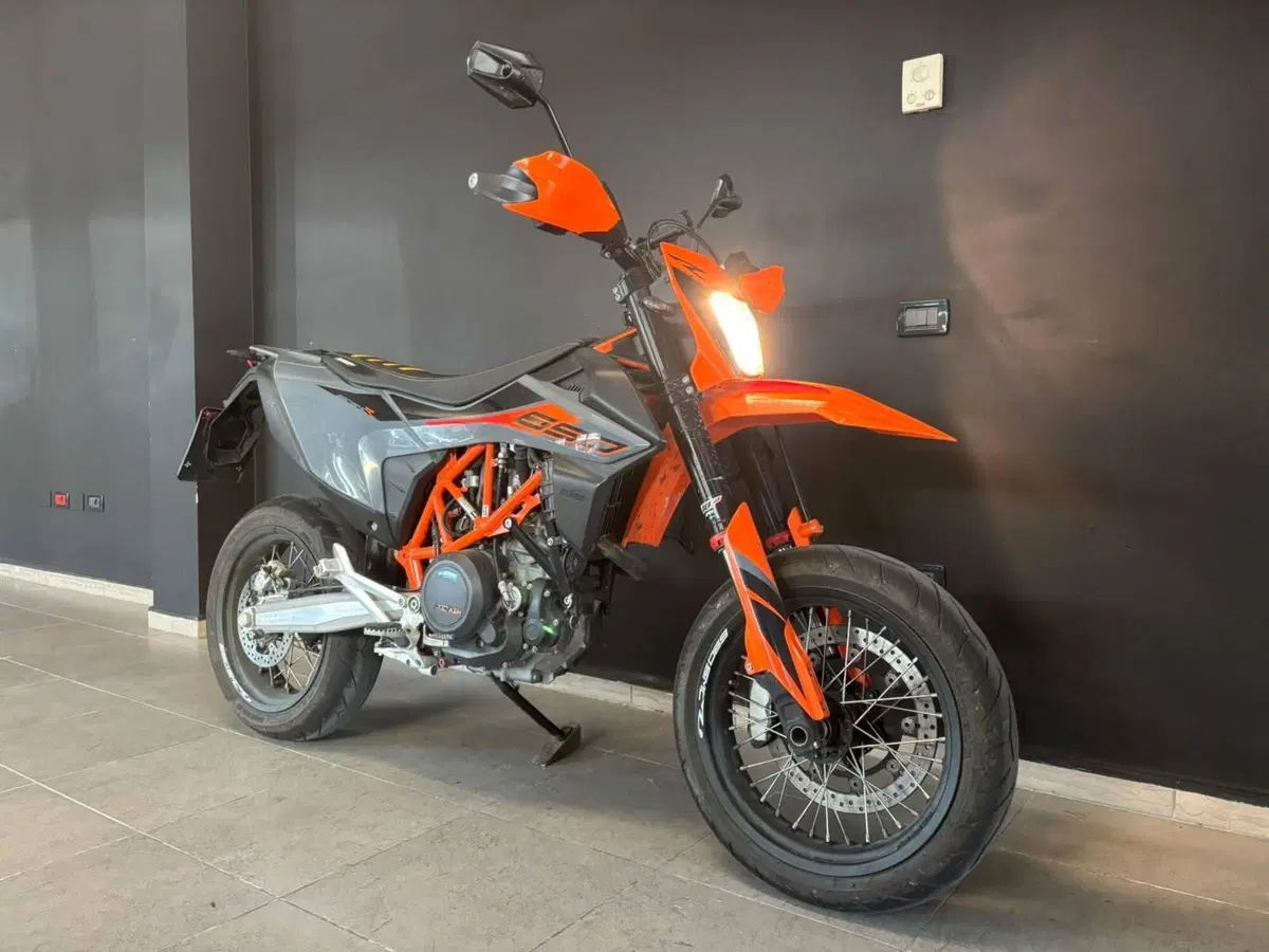 KTM 690 SMC R (2021 - 22) (4)