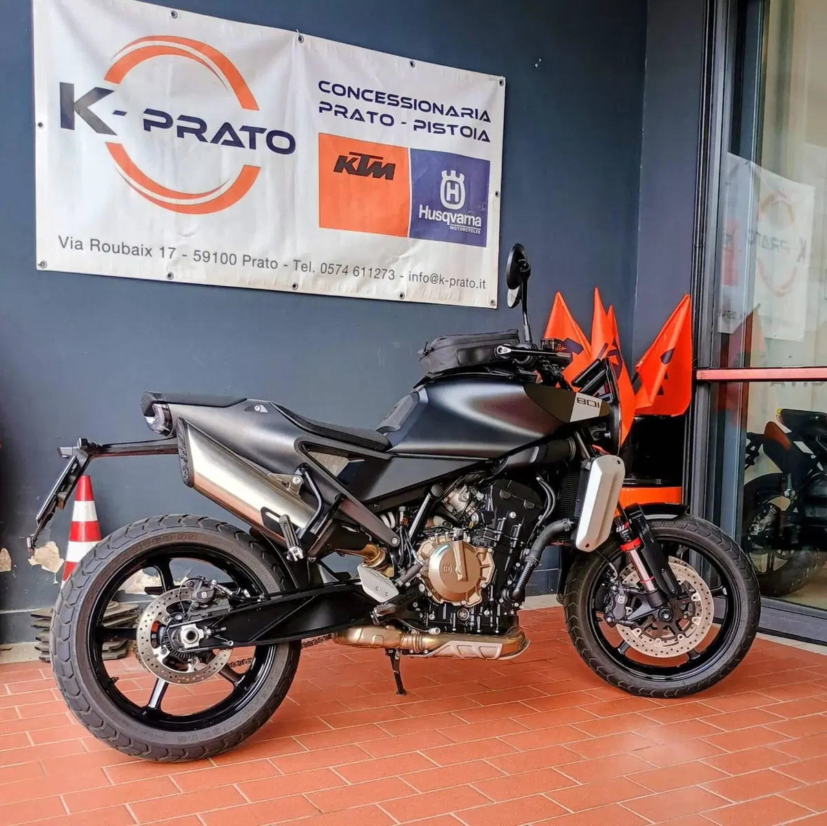 Husqvarna Svartpilen 801 (2024 - 26) (2)