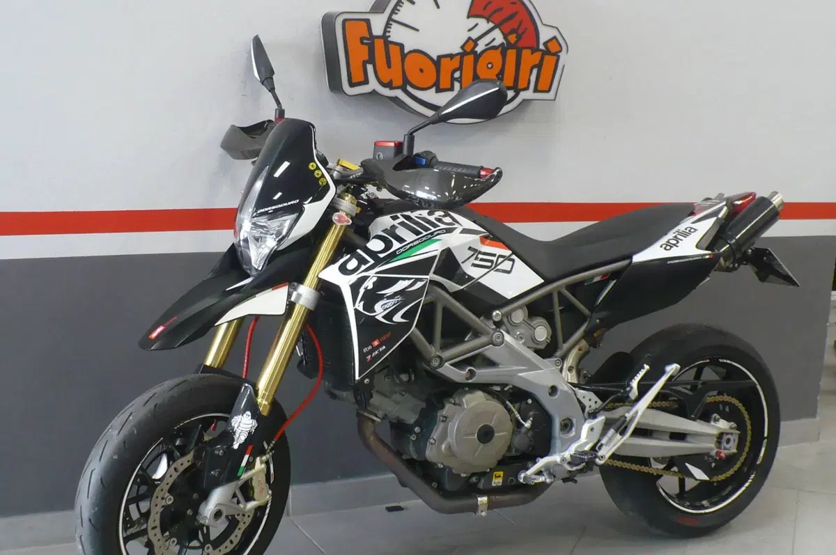 Aprilia Dorsoduro 750 ABS (2009 - 17) (2)