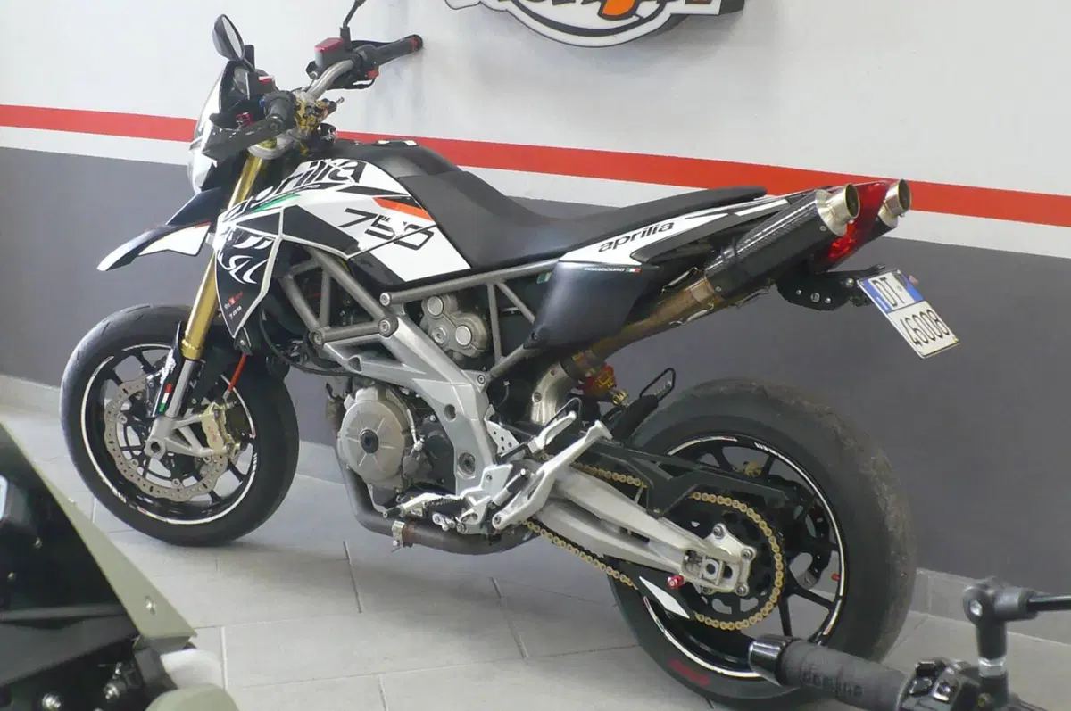 Aprilia Dorsoduro 750 ABS (2009 - 17) (3)