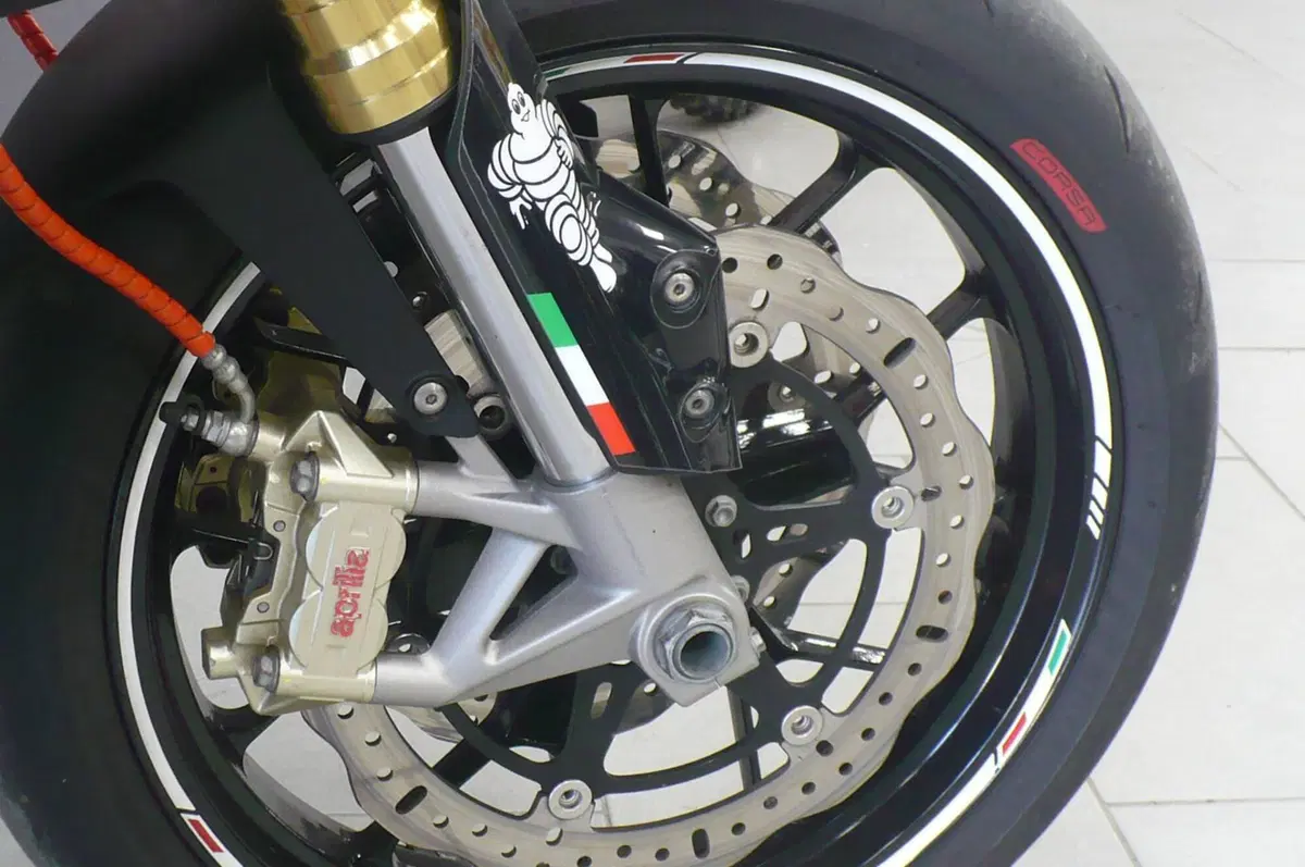Aprilia Dorsoduro 750 ABS (2009 - 17) (10)