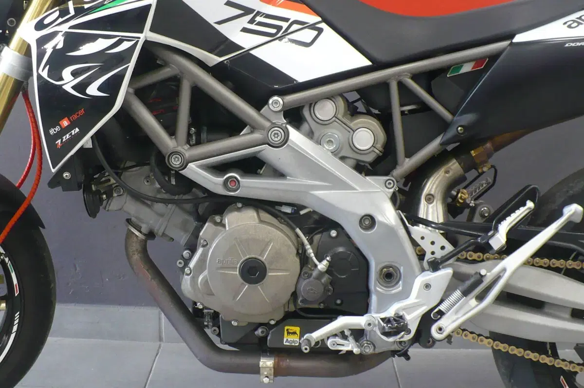 Aprilia Dorsoduro 750 ABS (2009 - 17) (14)