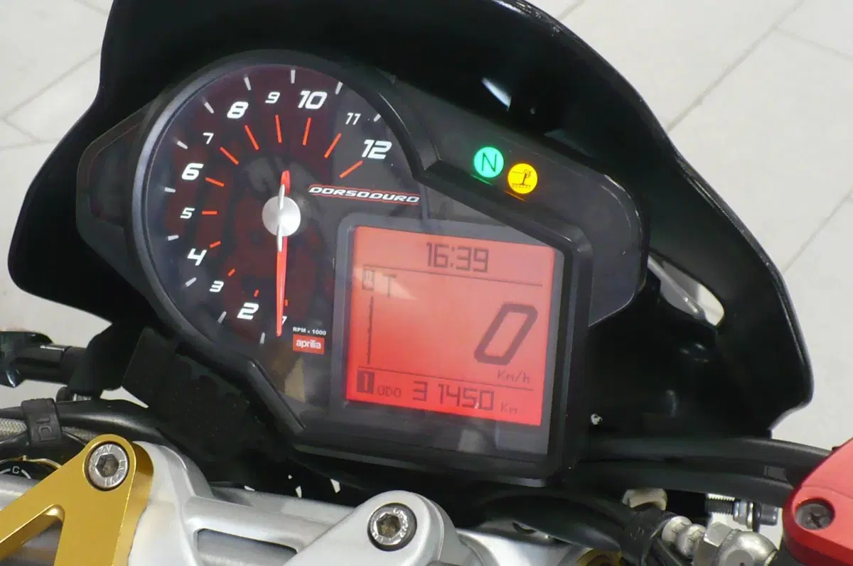 Aprilia Dorsoduro 750 ABS (2009 - 17) (15)
