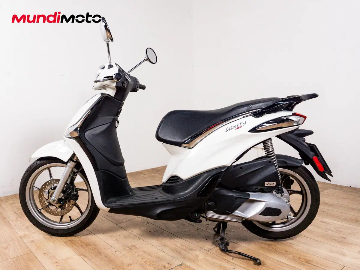 Piaggio Liberty 125 i-get ABS (2016) (6)