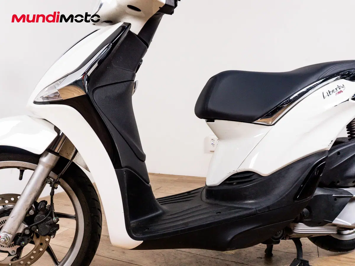 Piaggio Liberty 125 i-get ABS (2016) (9)