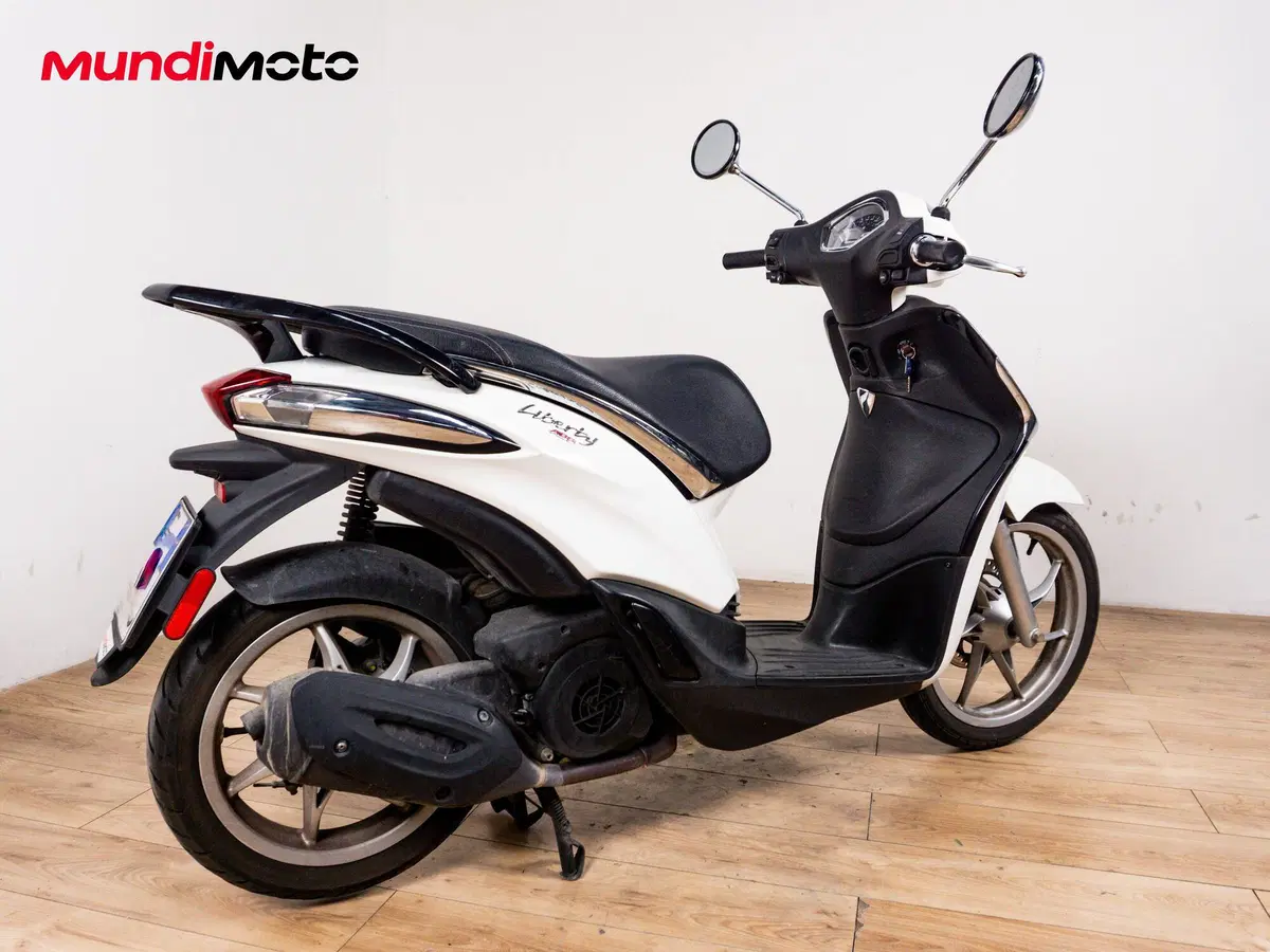 Piaggio Liberty 125 i-get ABS (2016) (3)