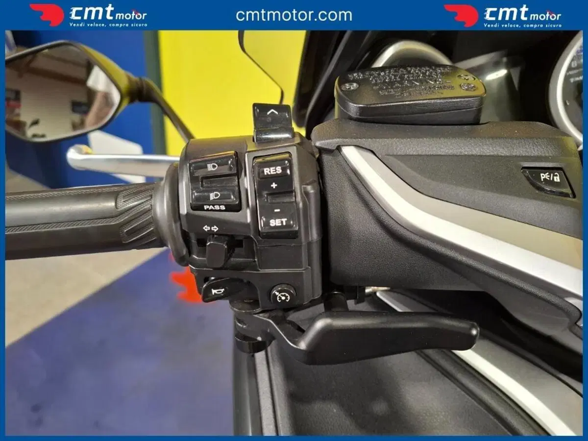 Yamaha T-Max 530 DX (2017 - 19) (7)