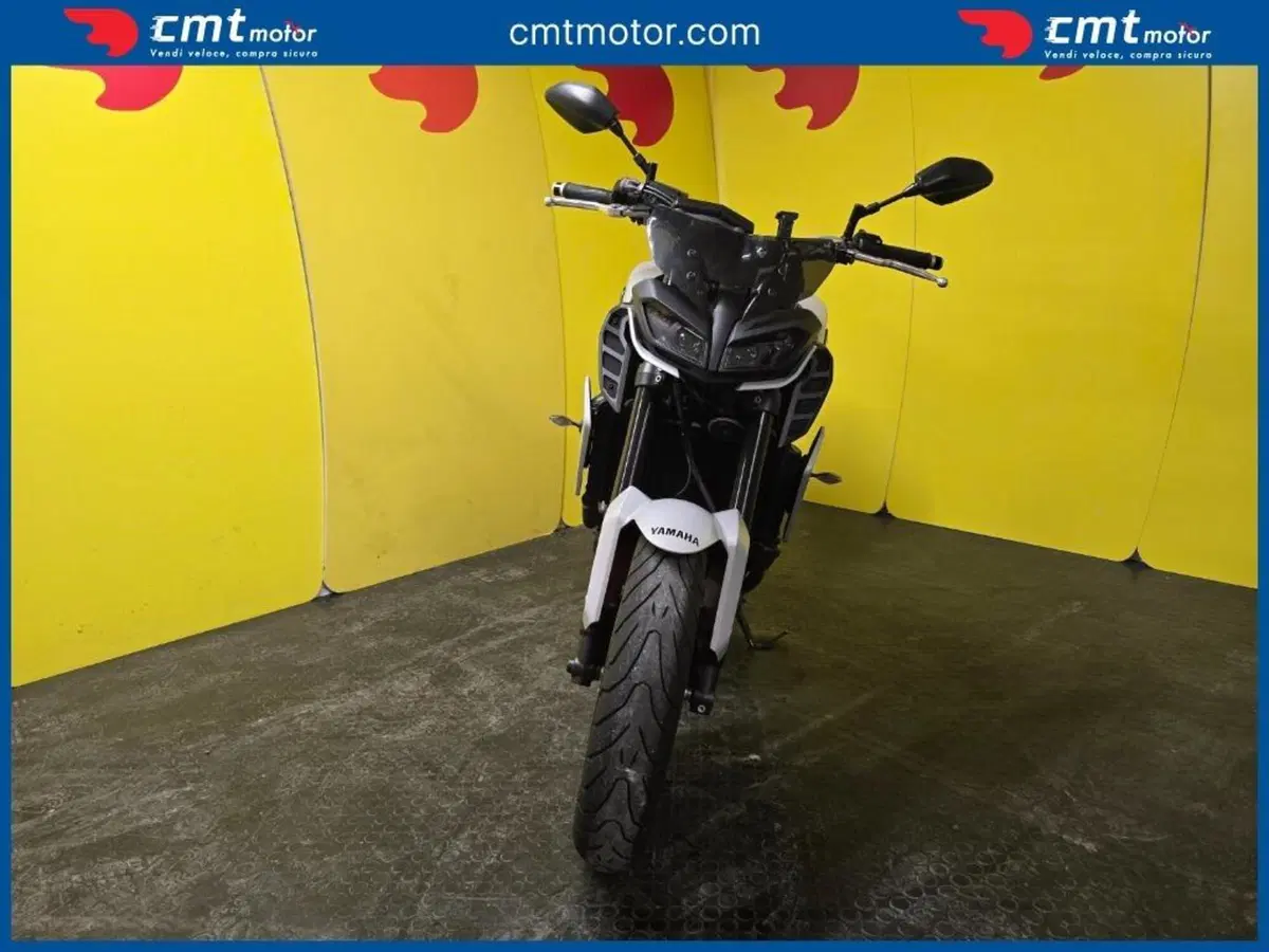 Yamaha MT-09 (2017 - 20) (2)