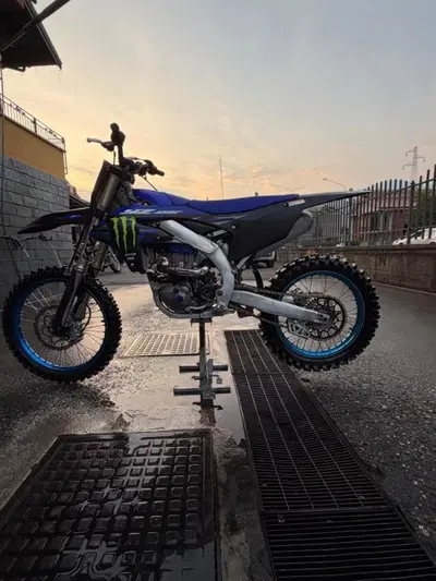 Yamaha YZ 450 F Monster Energy Yamaha Racing Edition (2025) usata