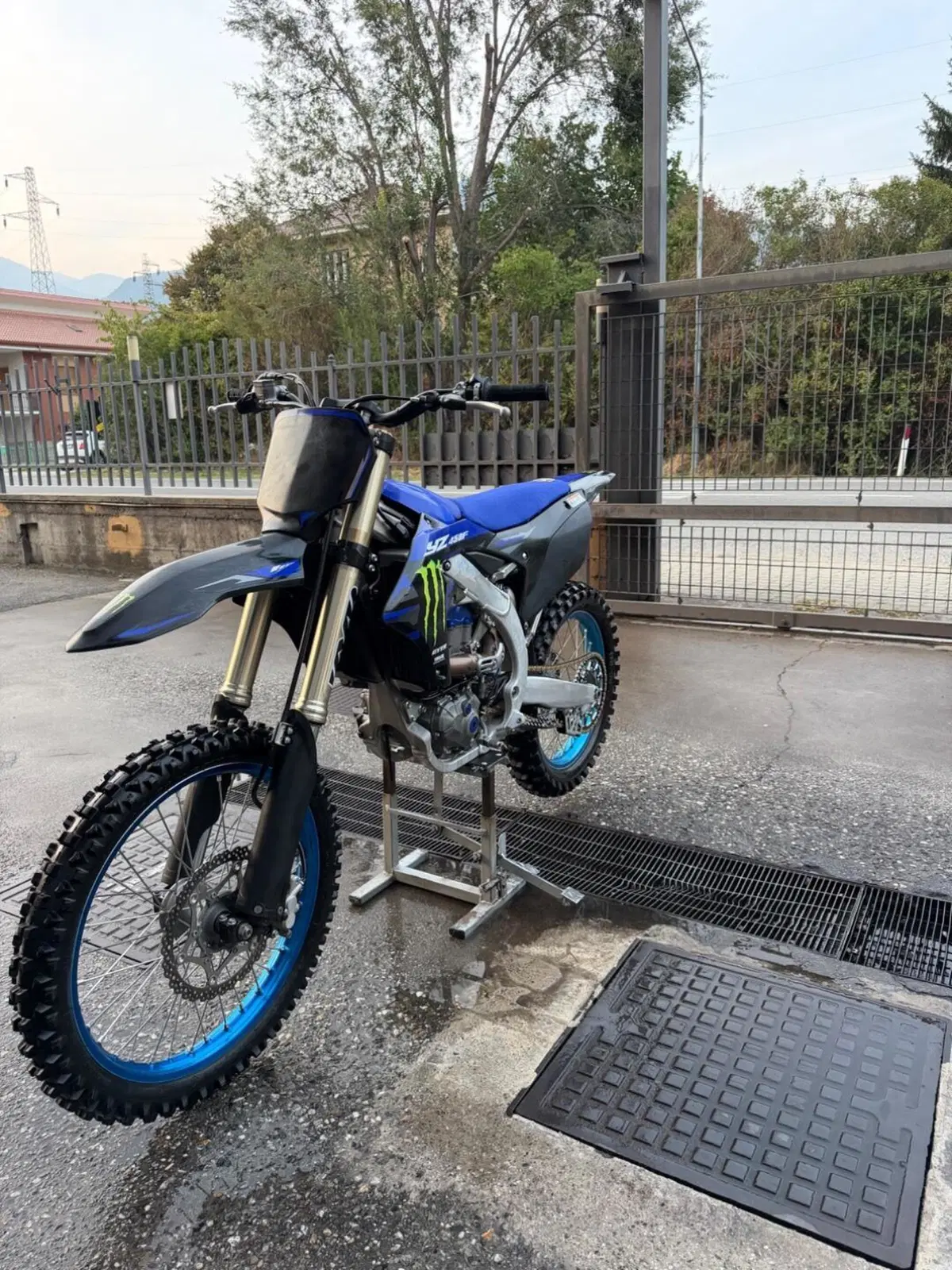 Yamaha YZ 450 F Monster Energy Yamaha Racing Edition (2025) (3)