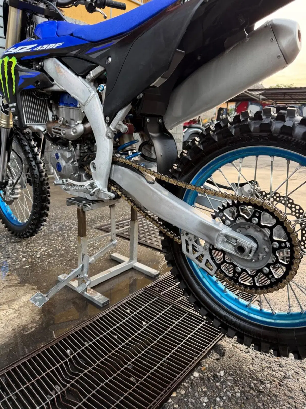 Yamaha YZ 450 F Monster Energy Yamaha Racing Edition (2025) (4)