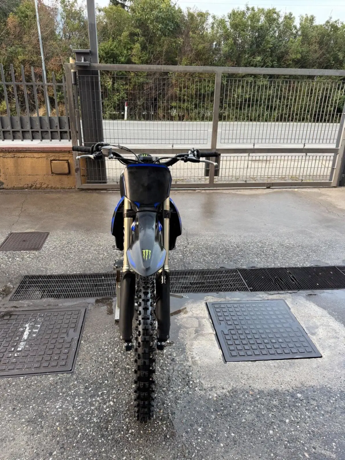 Yamaha YZ 450 F Monster Energy Yamaha Racing Edition (2025) (5)