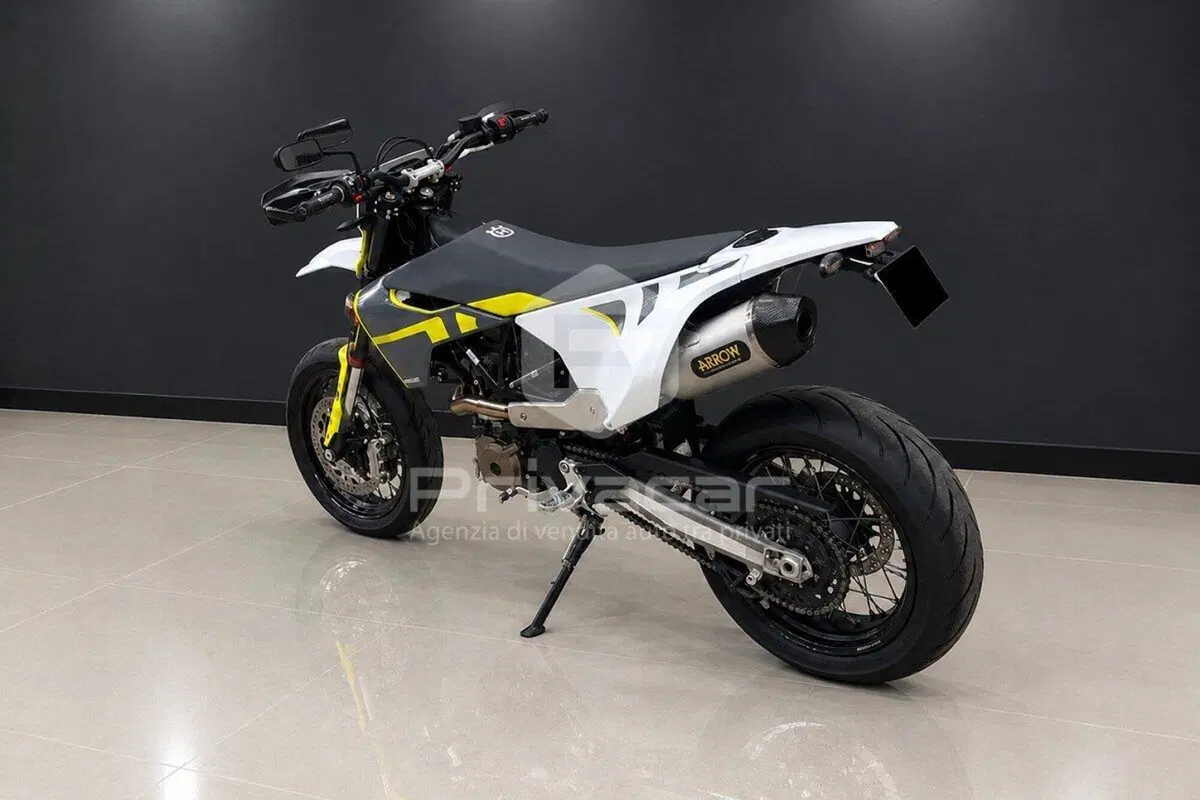 Husqvarna 701 Supermoto (2021) (3)